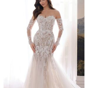 Off-Shoulder Lace Mermaid Wedding Dress in Ivory